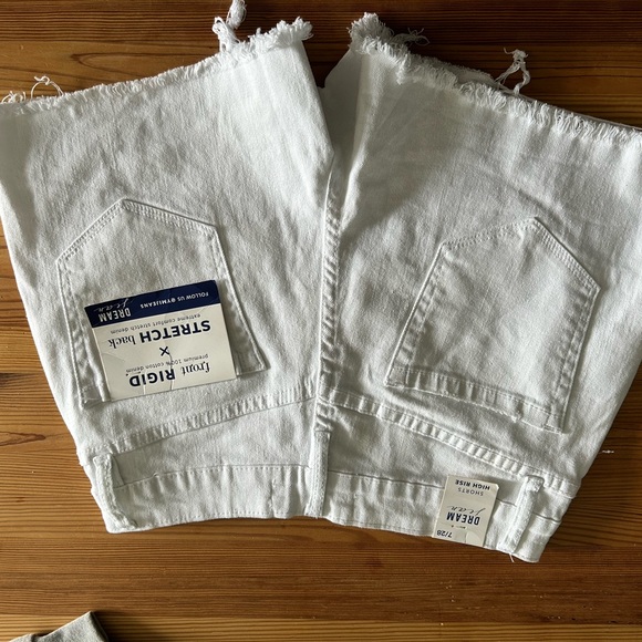 White YMI jean shorts - Picture 3 of 3